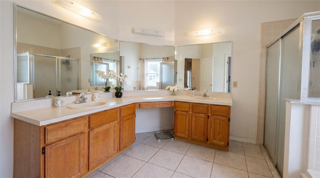 Image 23 of property listing at 2003 TIPTREE CIRCLE, Orlando, FL 32837