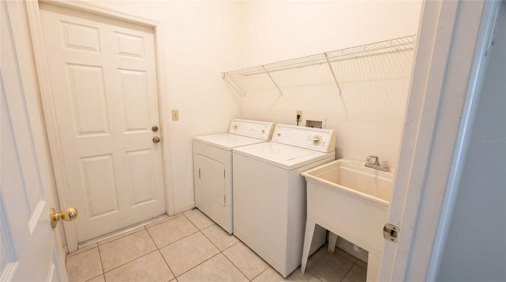 Image 32 of property listing at 2003 TIPTREE CIRCLE, Orlando, FL 32837