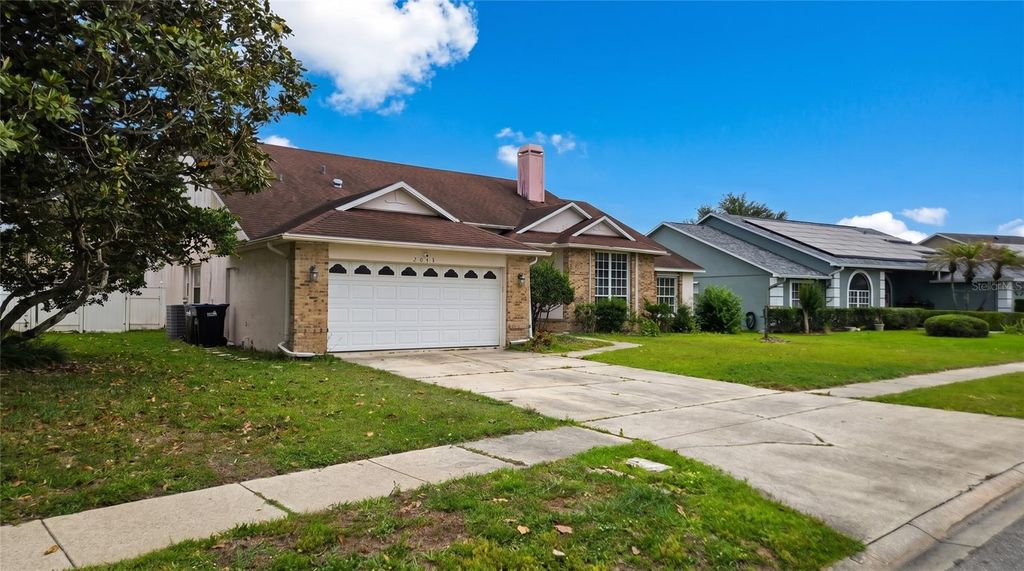 Image 6 of property listing at 2003 TIPTREE CIRCLE, Orlando, FL 32837