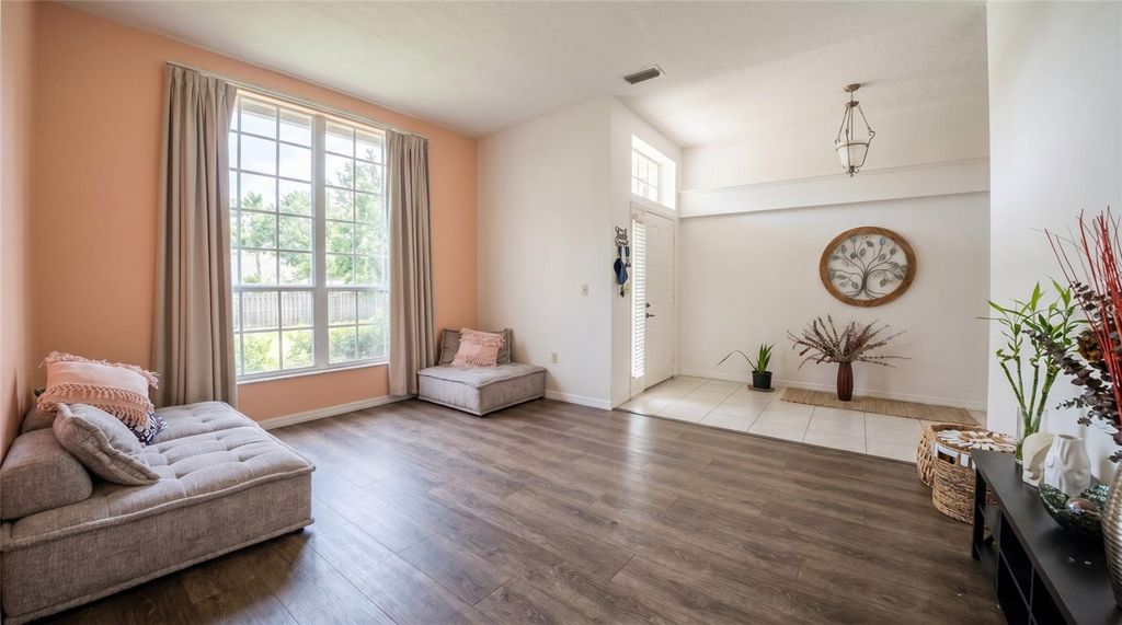 Image 10 of property listing at 2003 TIPTREE CIRCLE, Orlando, FL 32837