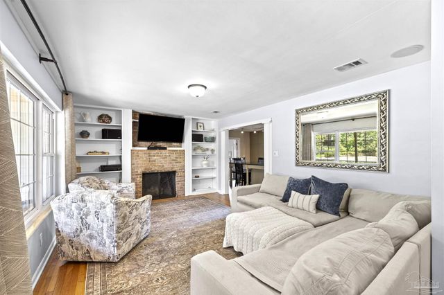 1757 Fox Rd, Pensacola, FL 32503