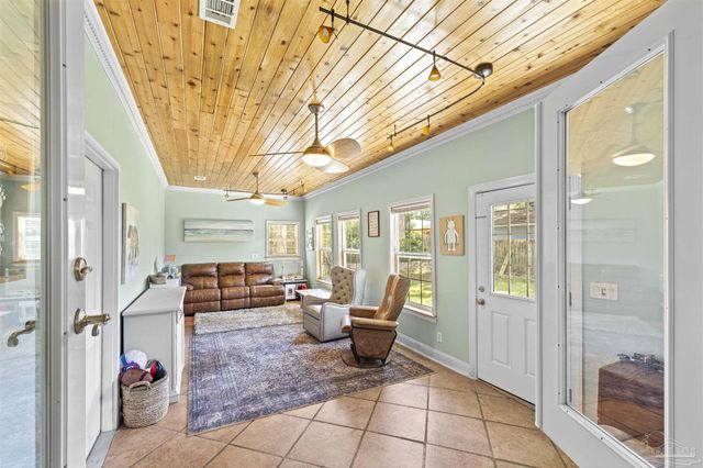 1757 Fox Rd, Pensacola, FL 32503