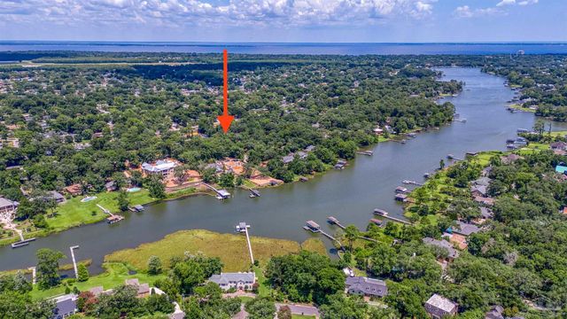 1757 Fox Rd, Pensacola, FL 32503