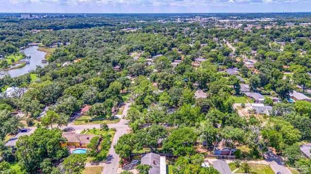 1757 Fox Rd, Pensacola, FL 32503