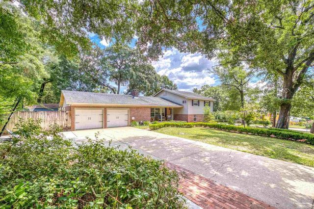 1757 Fox Rd, Pensacola, FL 32503