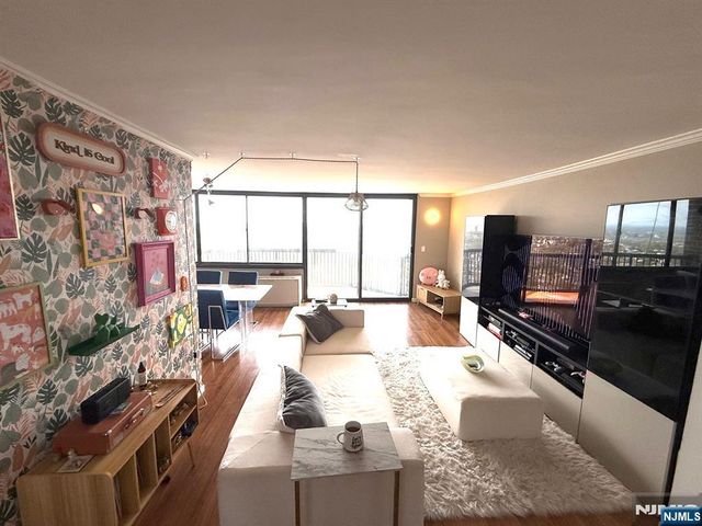 770 Anderson Avenue 21H, Cliffside Park, NJ 07010