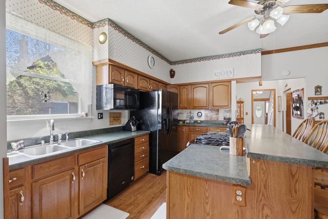 2118 W 3rd Street, Davenport, IA 52802
