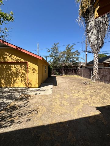 2253 N San Pablo Avenue, Fresno, CA 93704