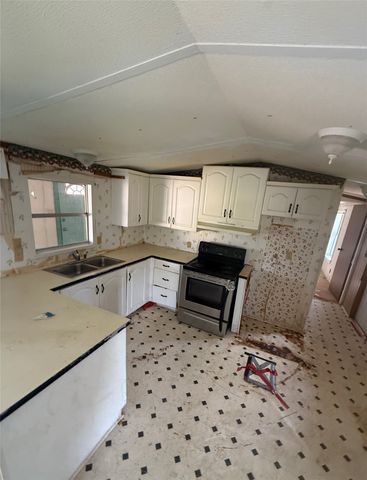 104 S Lilly Street, Kosse, TX 76653