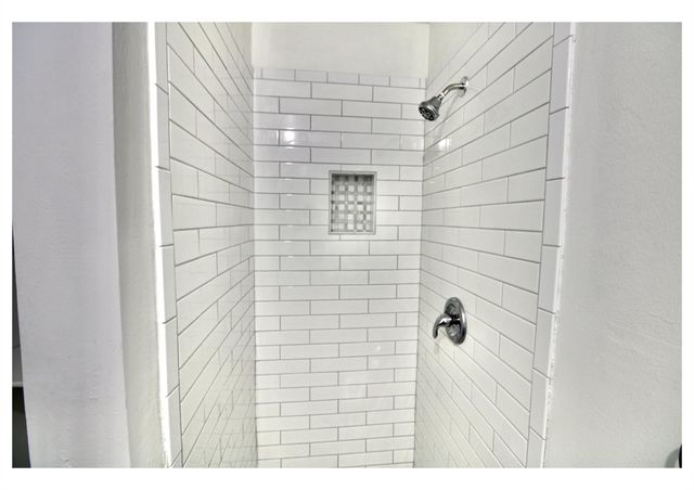 409 Robert Lee Road, Houston, TX 77009