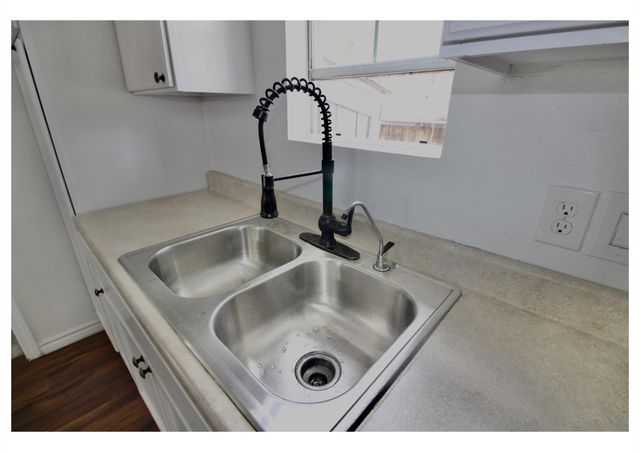 409 Robert Lee Road, Houston, TX 77009