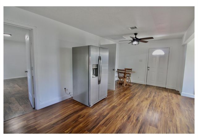 409 Robert Lee Road, Houston, TX 77009