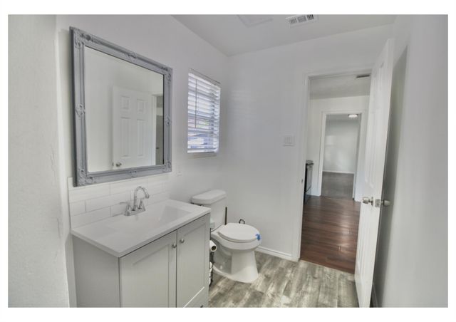 409 Robert Lee Road, Houston, TX 77009