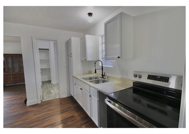 409 Robert Lee Road, Houston, TX 77009