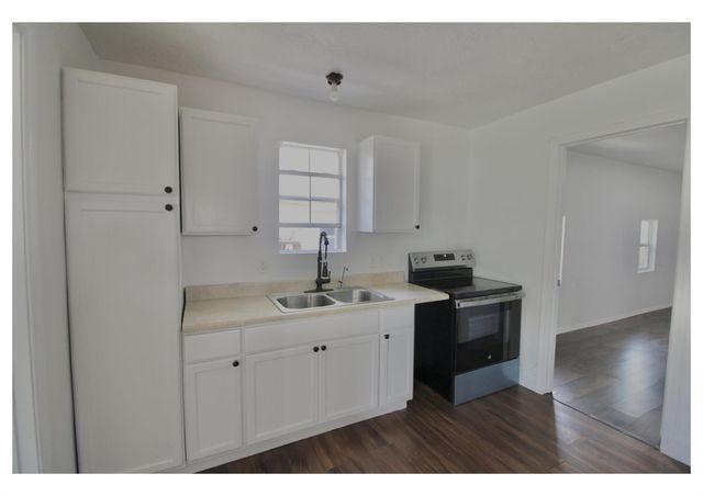 409 Robert Lee Road, Houston, TX 77009