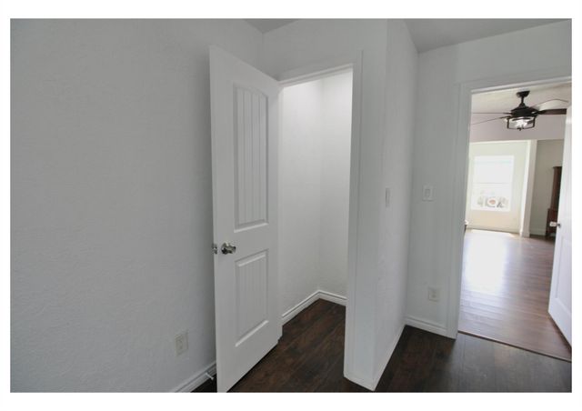 409 Robert Lee Road, Houston, TX 77009