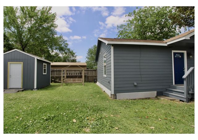 409 Robert Lee Road, Houston, TX 77009