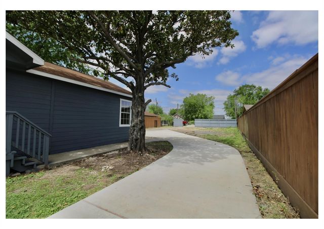 409 Robert Lee Road, Houston, TX 77009