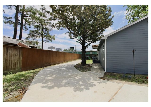 409 Robert Lee Road, Houston, TX 77009