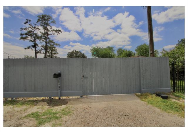 409 Robert Lee Road, Houston, TX 77009