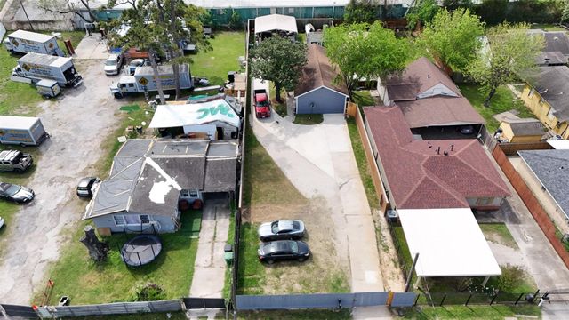 409 Robert Lee Road, Houston, TX 77009