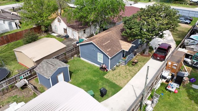 409 Robert Lee Road, Houston, TX 77009