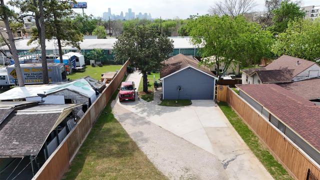 409 Robert Lee Road, Houston, TX 77009