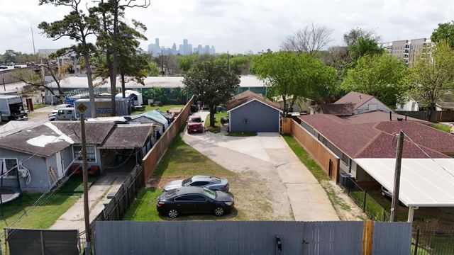 409 Robert Lee Road, Houston, TX 77009