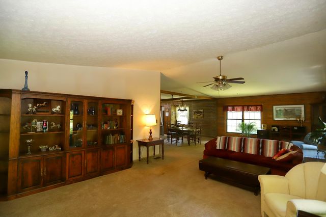 2727 Panhandle Road, Delaware, OH 43015