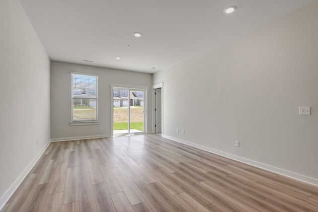 656 Birdie Dr, Spring Hill, TN 37174