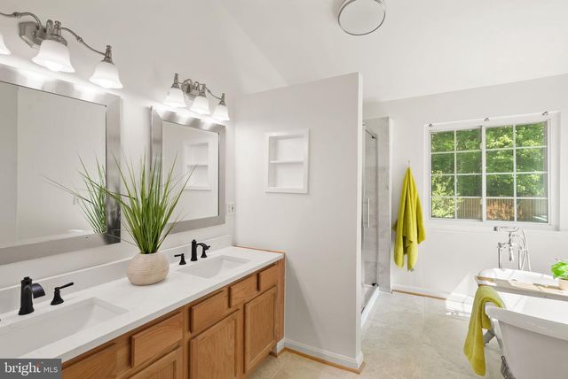 12328 GRIMSBY LN, Bristow, VA 20136