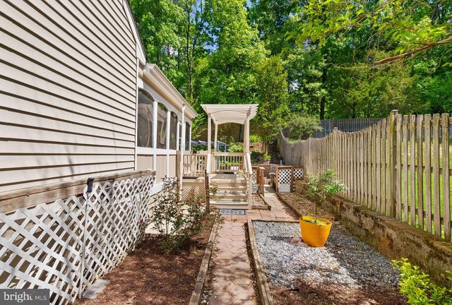 12328 GRIMSBY LN, Bristow, VA 20136
