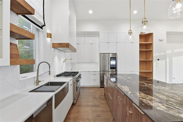 529 Memorial Heights Drive, Houston, TX 77007