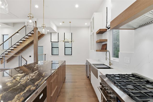 529 Memorial Heights Drive, Houston, TX 77007