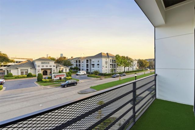 529 Memorial Heights Drive, Houston, TX 77007