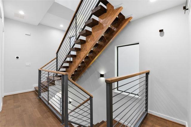 529 Memorial Heights Drive, Houston, TX 77007