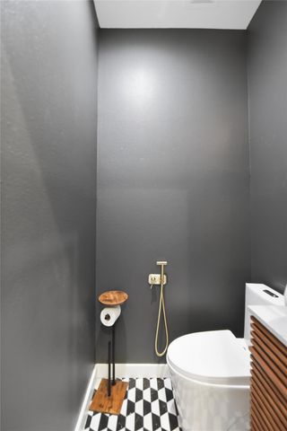 529 Memorial Heights Drive, Houston, TX 77007