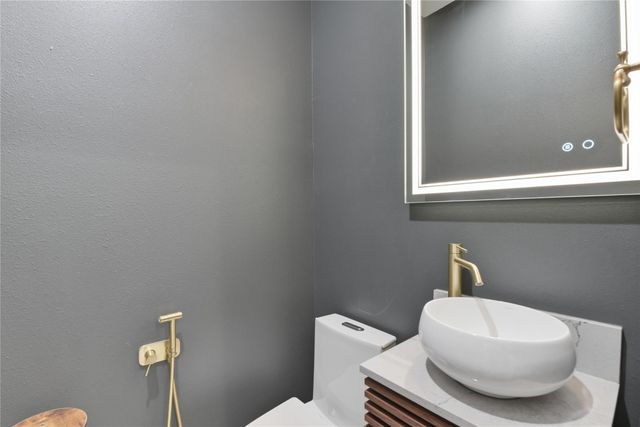 529 Memorial Heights Drive, Houston, TX 77007