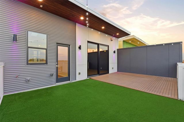 529 Memorial Heights Drive, Houston, TX 77007