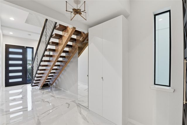 529 Memorial Heights Drive, Houston, TX 77007