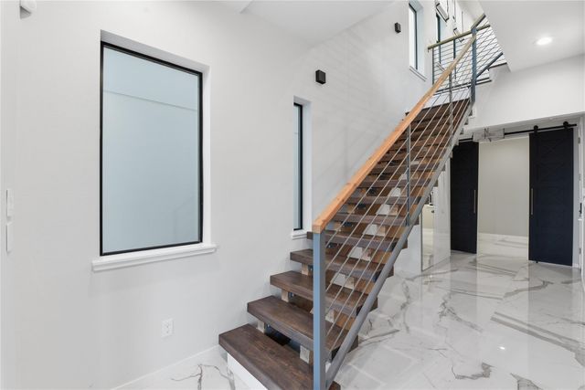 529 Memorial Heights Drive, Houston, TX 77007