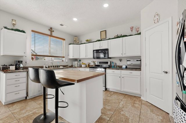 720 Rain Lily Road SW, Los Lunas, NM 87031