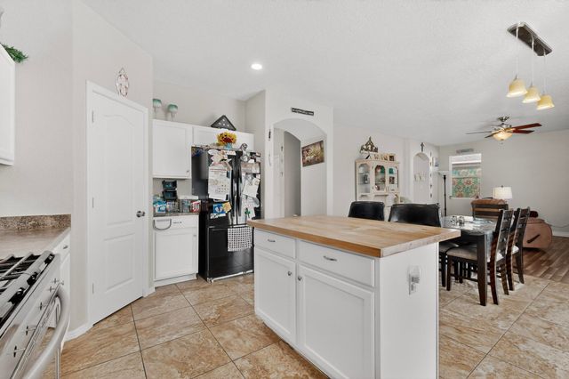 720 Rain Lily Road SW, Los Lunas, NM 87031