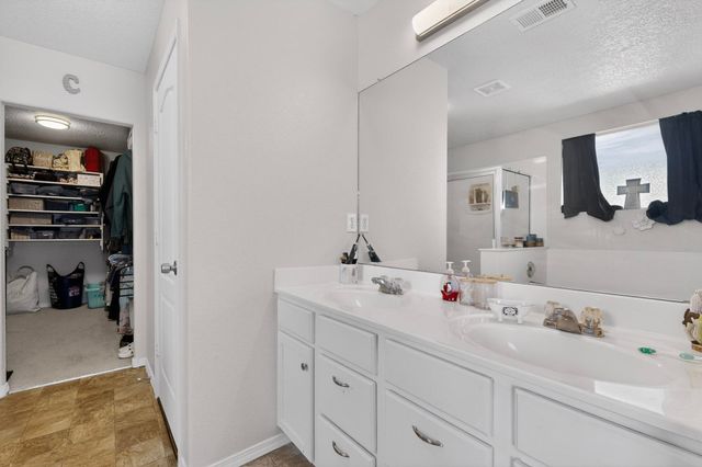 720 Rain Lily Road SW, Los Lunas, NM 87031