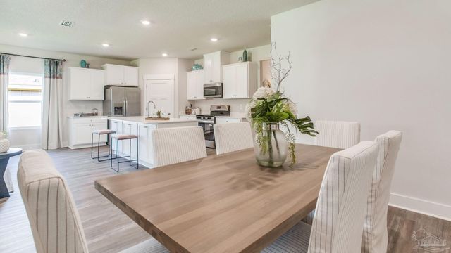 8654 Russellcross Blvd, Pensacola, FL 32507