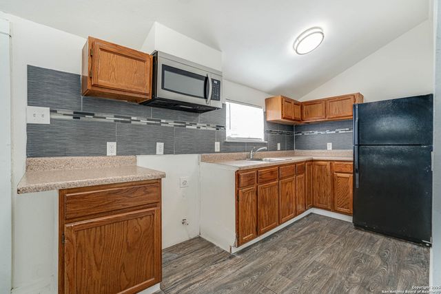 3430 S Flores St Apt 4, San Antonio, TX 78204