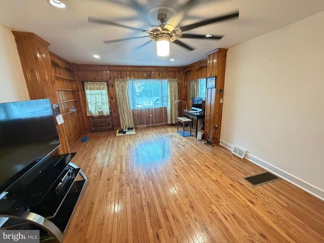 1535 WILLOW ST, Norristown, PA 19401