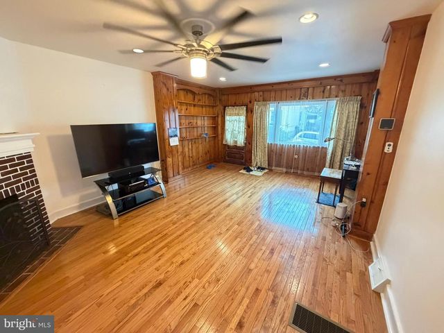 1535 WILLOW ST, Norristown, PA 19401