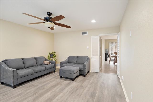 2324 N Lockhart, Sherman, TX 75092