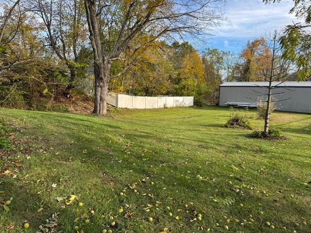 8 Elm St, North Brookfield, MA 01535